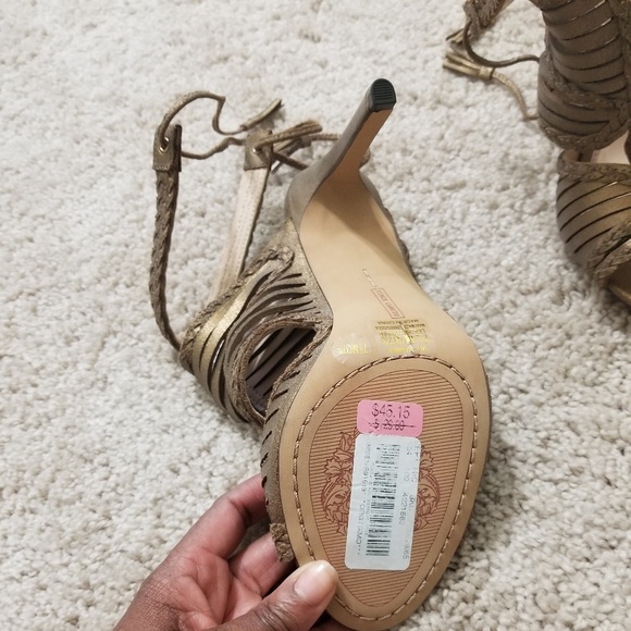 ☀️ Vince camuto gold sandals,  size 7.5 - Picture 4 of 5